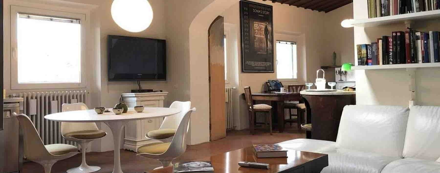 Appartamento elegante lungo il Lungarno a Firenze