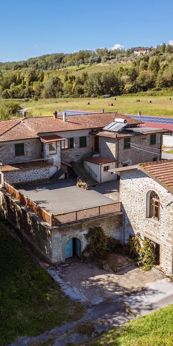 Agriturismo in Toscana, 25 ettari a Fivizzano
