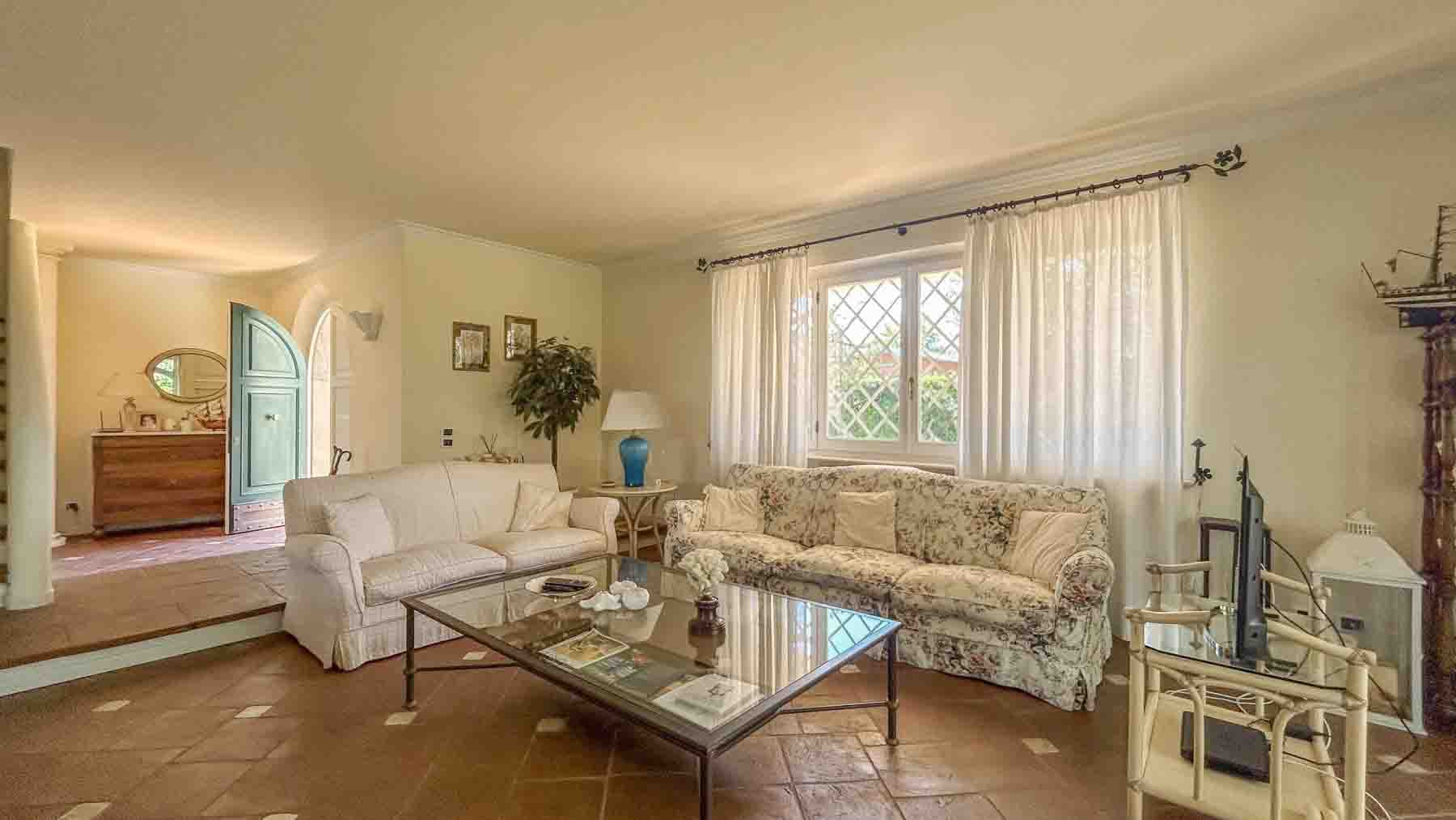 Villa esclusiva a Forte dei Marmi, lusso e charme