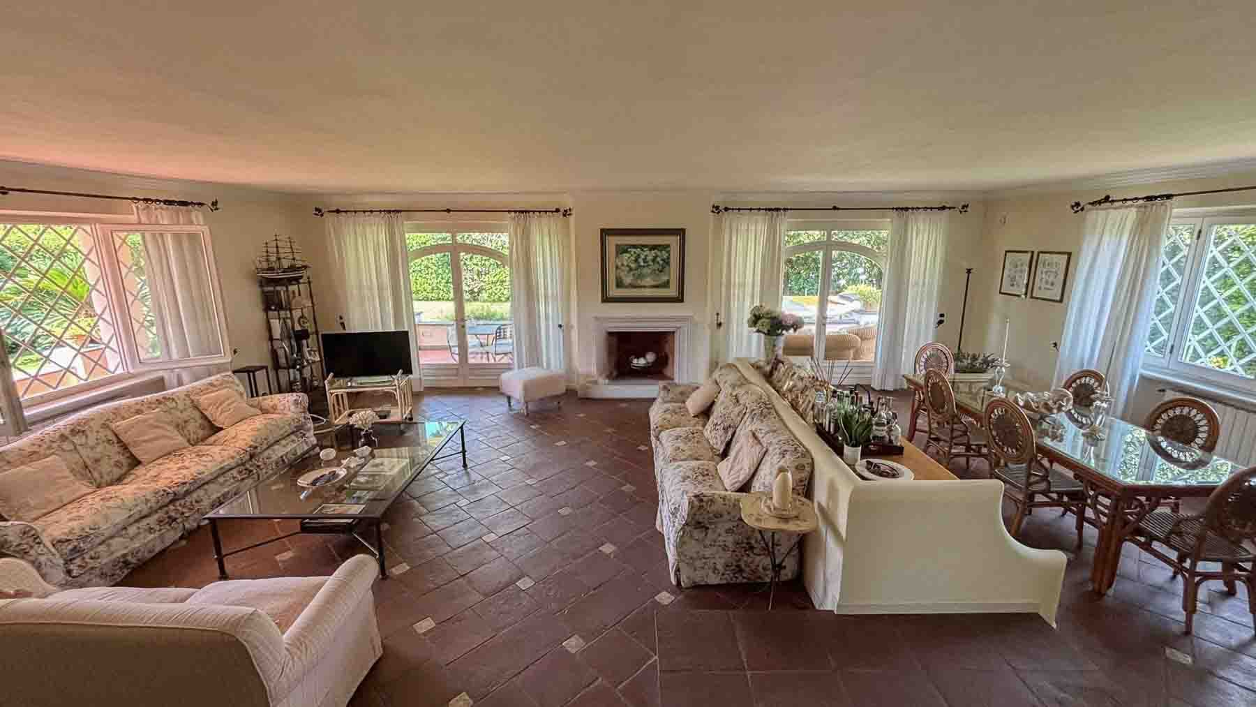 Villa esclusiva a Forte dei Marmi, lusso e charme