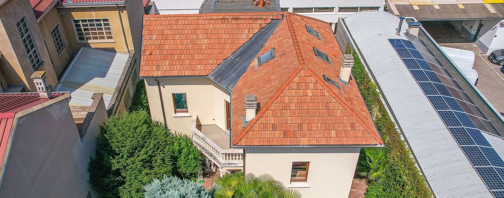 Villa Liberty nel cuore di Gallarate, 400 mq eleganti