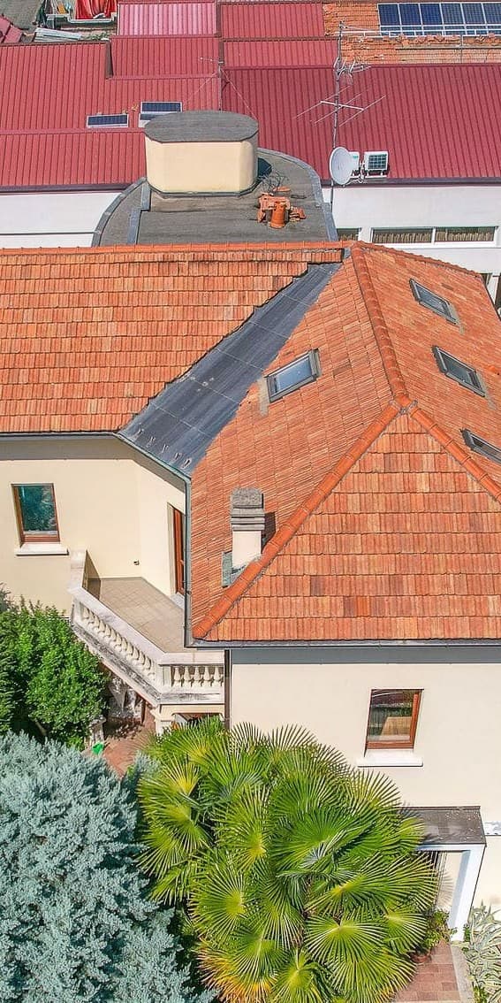 Villa Liberty nel cuore di Gallarate, 400 mq eleganti