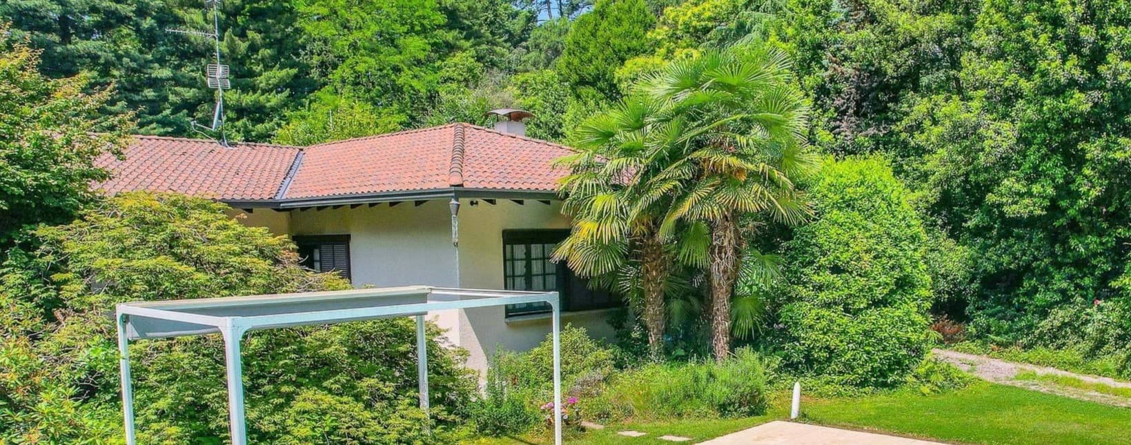 Villa esclusiva con piscina a Somma Lombardo