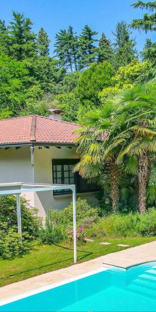 Villa esclusiva con piscina a Somma Lombardo