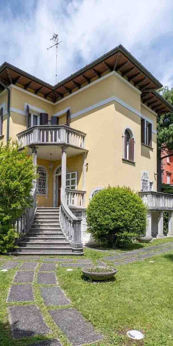 Villa d'Epoca con Giardino al Lido di Venezia