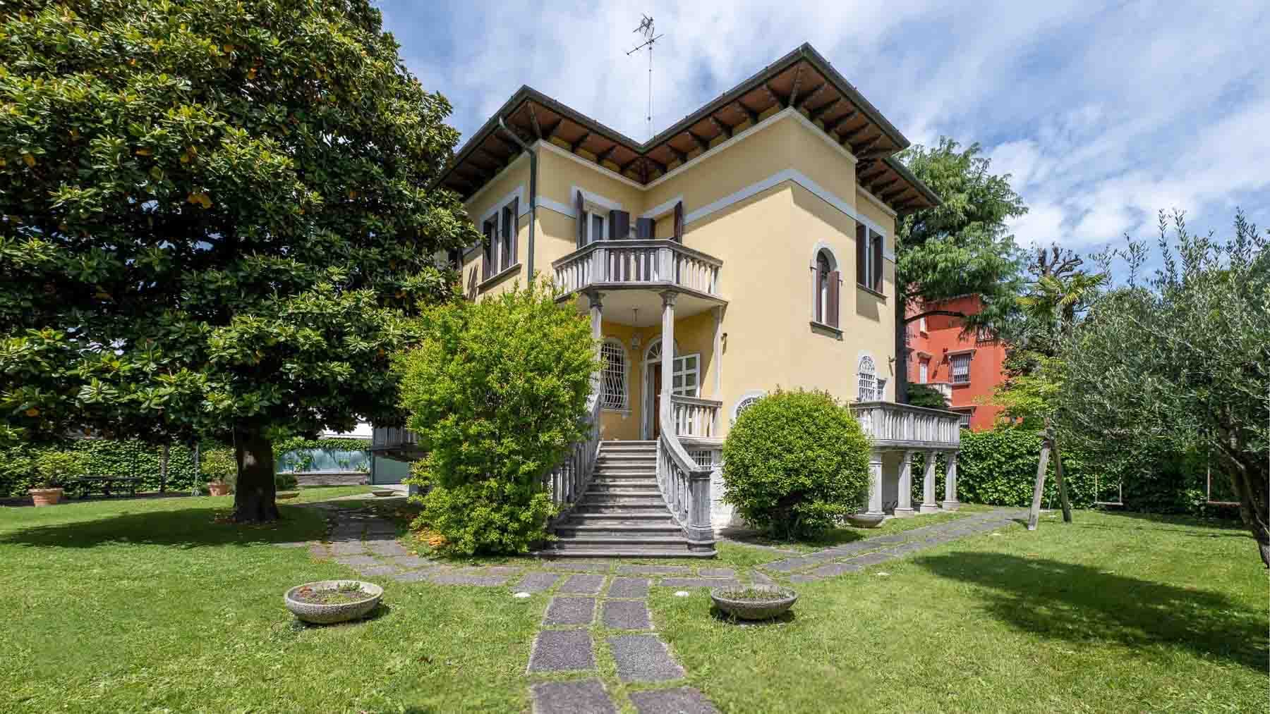 Villa d'Epoca con Giardino al Lido di Venezia