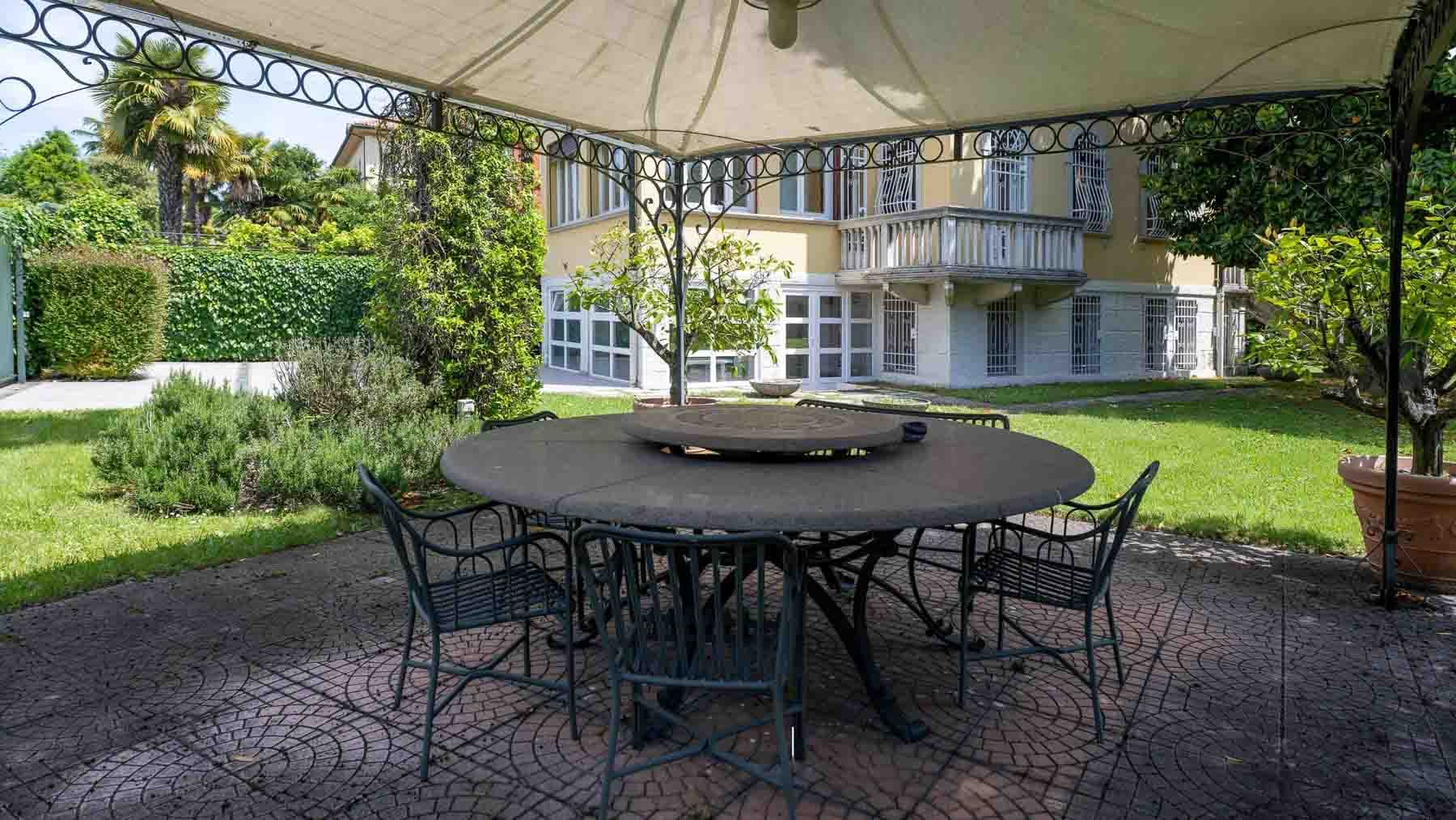 Villa d'Epoca con Giardino al Lido di Venezia