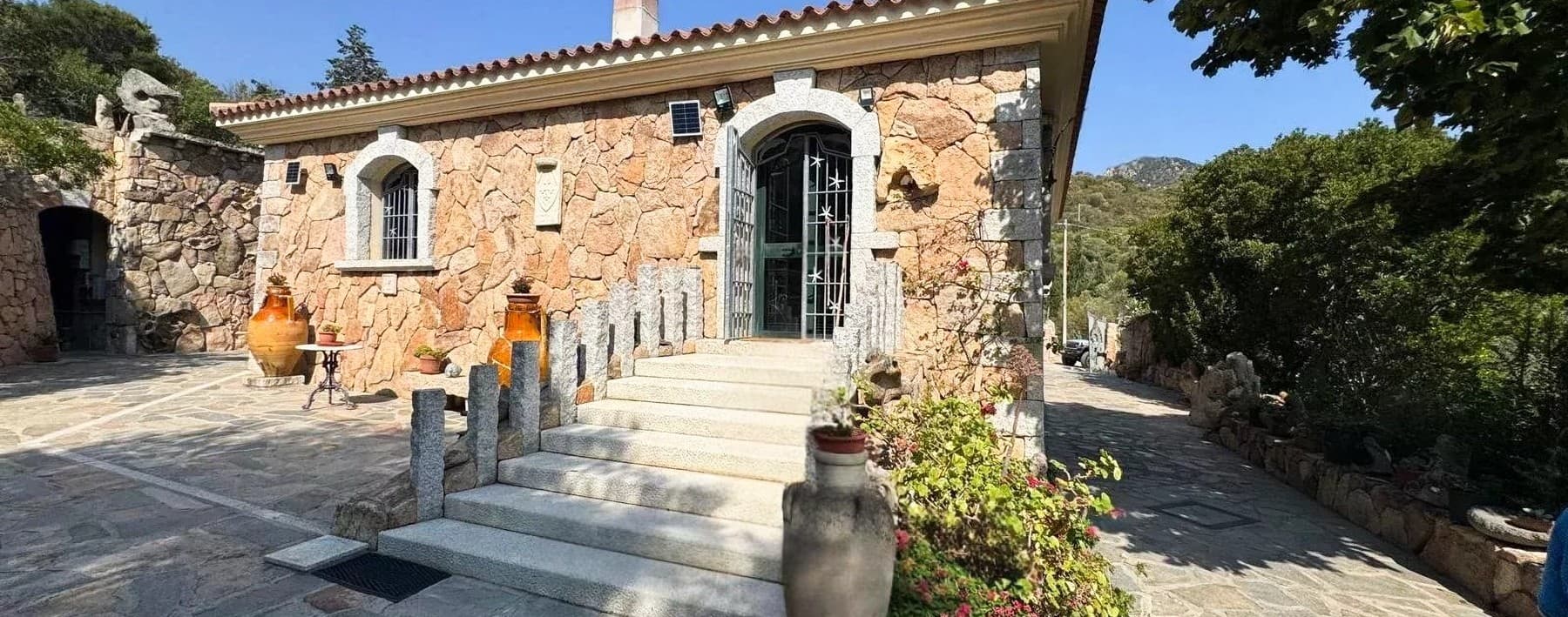 Villa in Pietra con Vista Mare a Cugnana, Sardegna