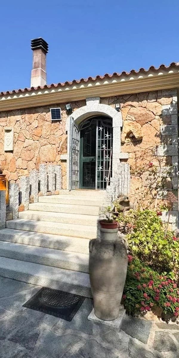 Villa in Pietra con Vista Mare a Cugnana, Sardegna