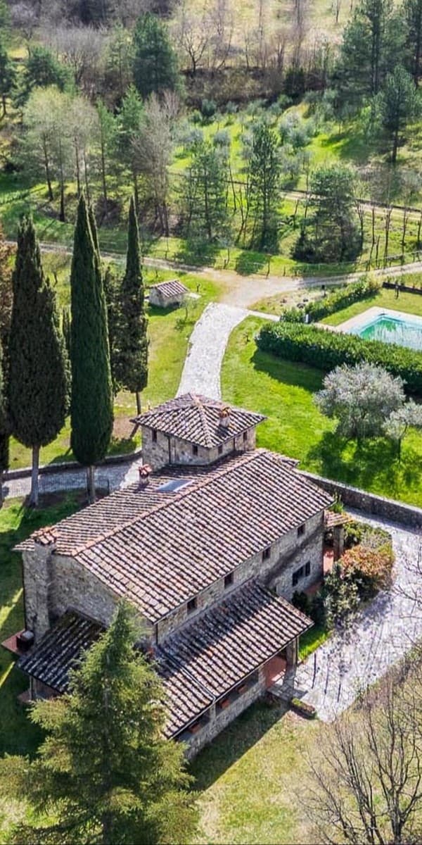 Casale in Toscana, Chiusi della Verna, 1070 mq di charme