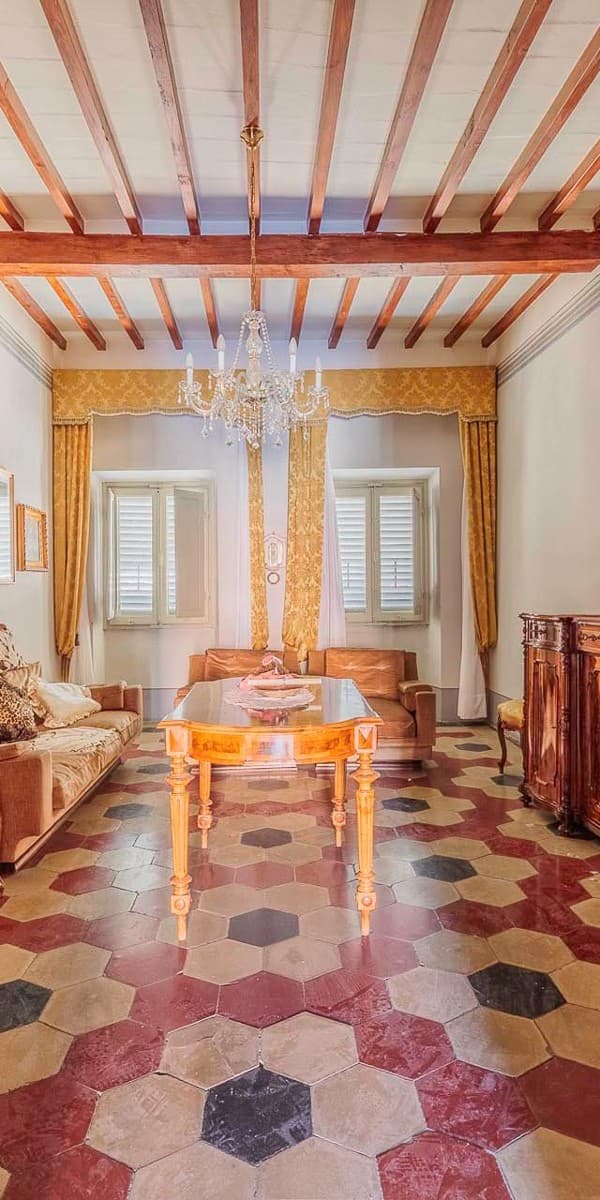 Edificio storico di 790 mq nel cuore di Arezzo