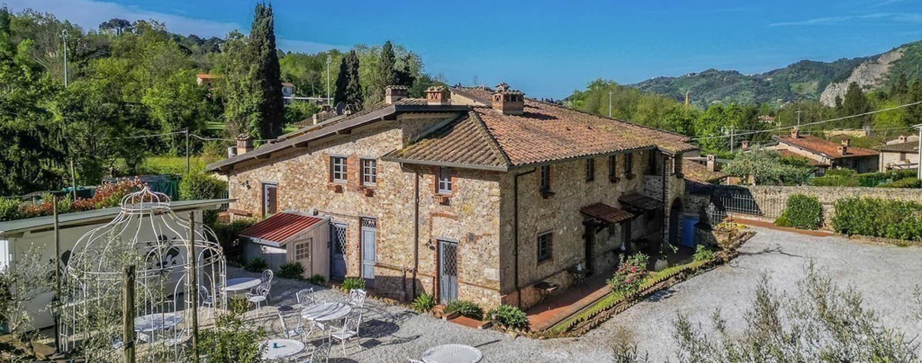 Casale incantevole in Toscana, tra le colline di Camaiore