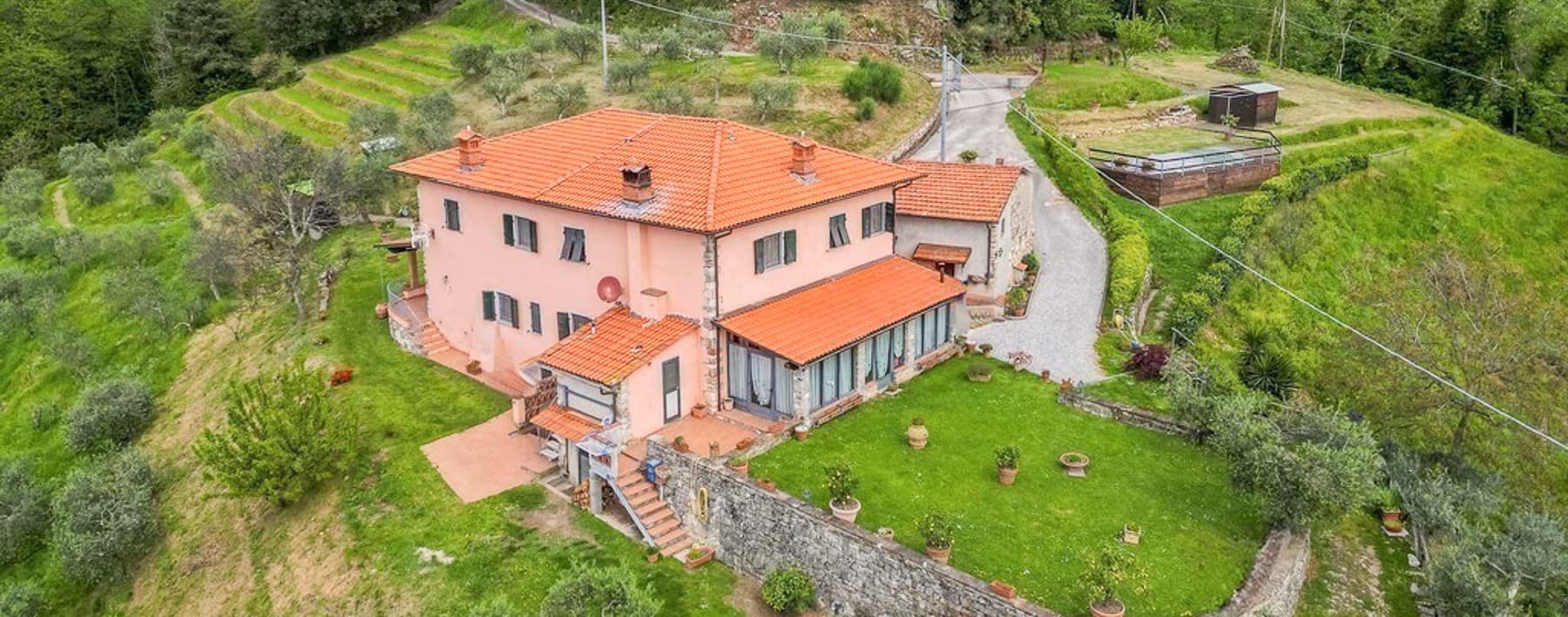 Casale incantevole a Pescaglia, 360 mq di eleganza rustica