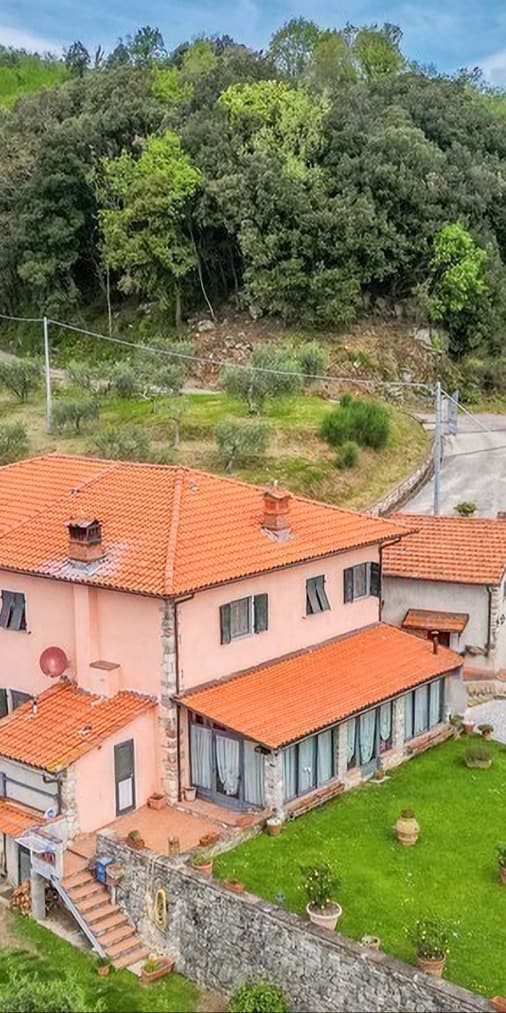 Casale a Pescaglia: Eleganza Rustica su 360 mq in Toscana
