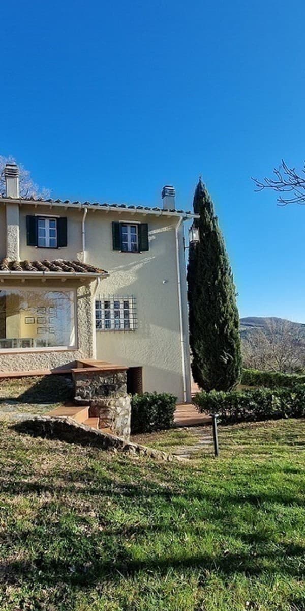 Villa elegante a Riparbella, Toscana, con parco privato