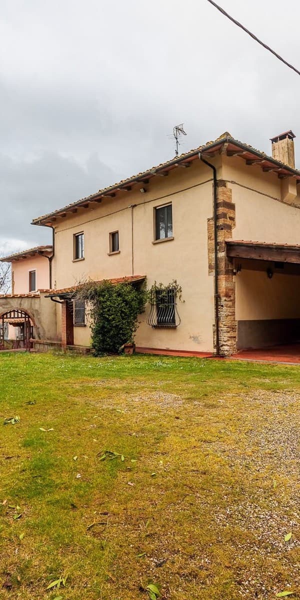 Casale incantevole a Volterra, 360 mq tra colline toscane