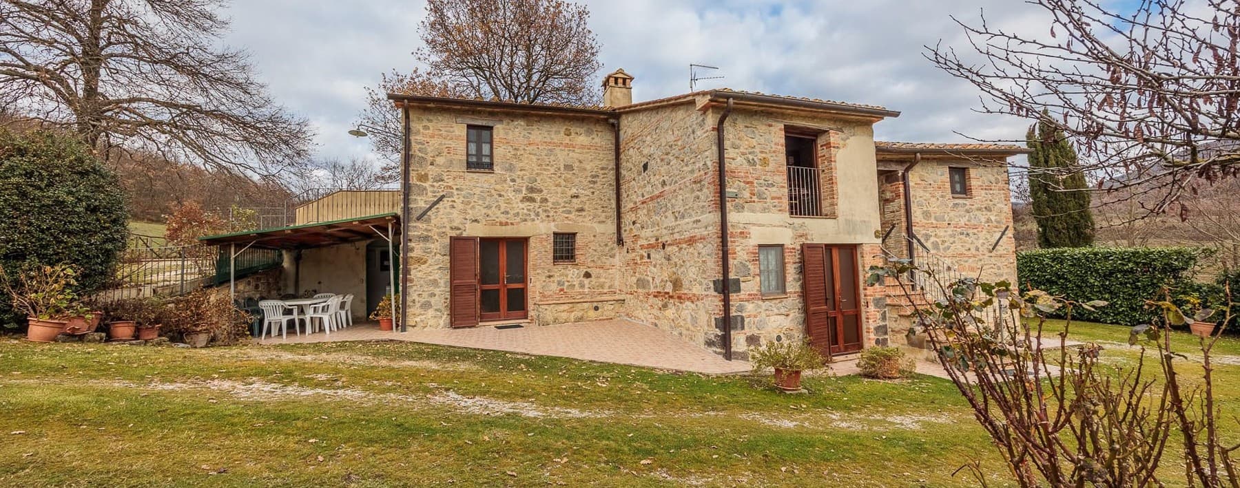 Casale a Pomezia con Piscina e Ampio Giardino