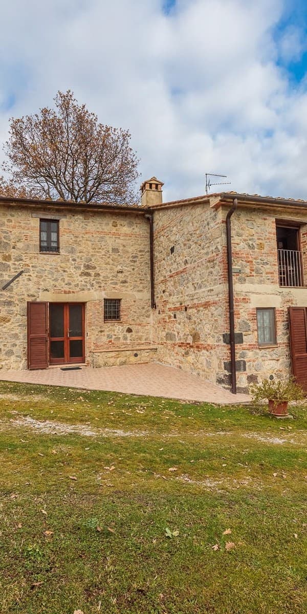 Casale a Pomezia con Piscina e Ampio Giardino
