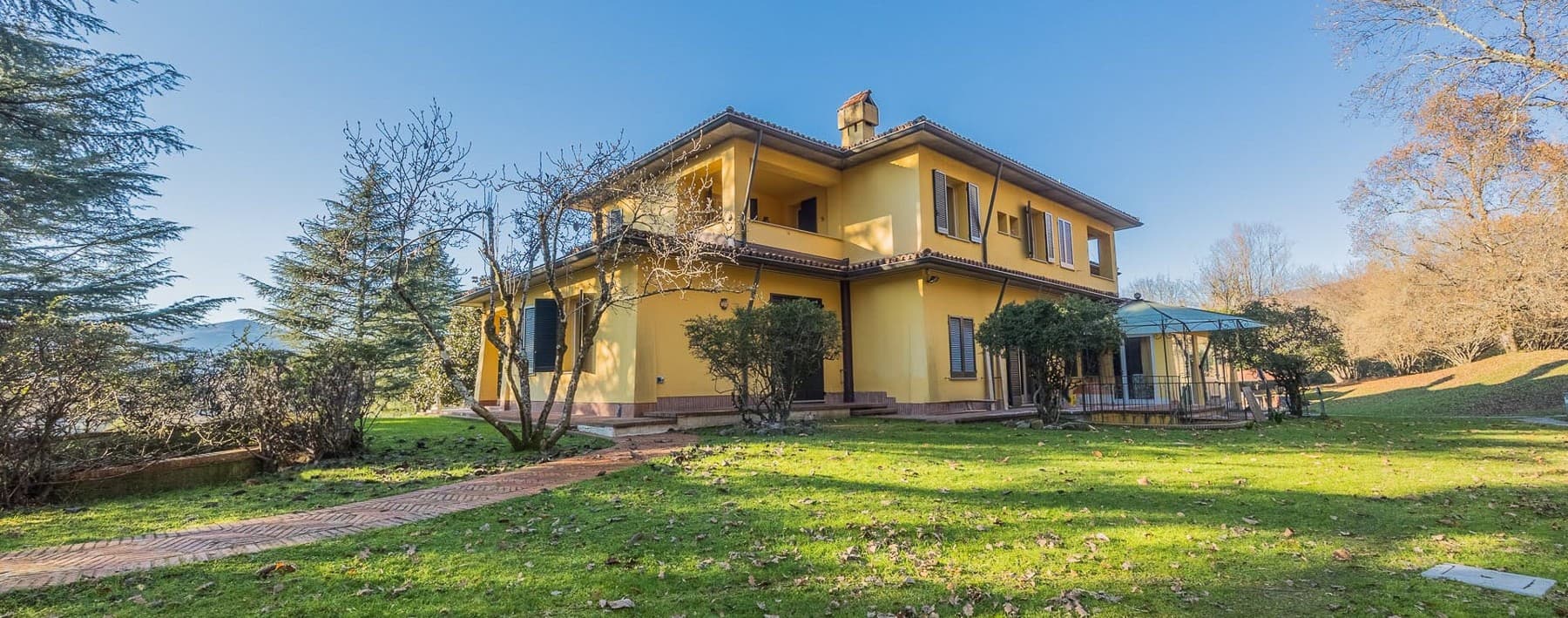 Villa signorile immersa nel verde di Bagnone, Toscana