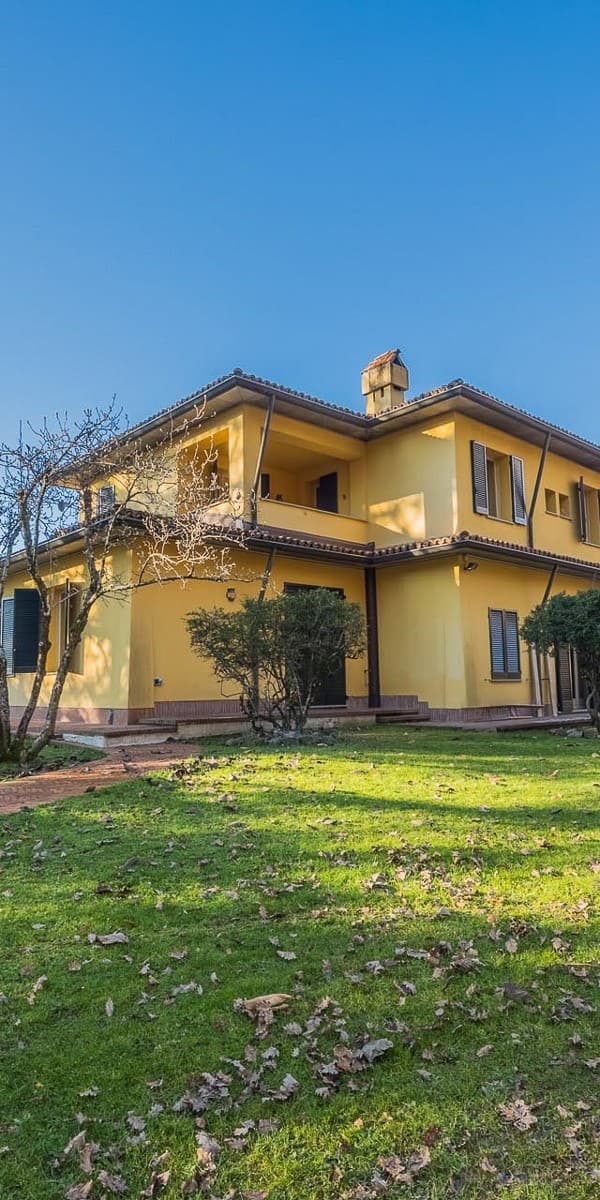 Villa signorile immersa nel verde di Bagnone, Toscana