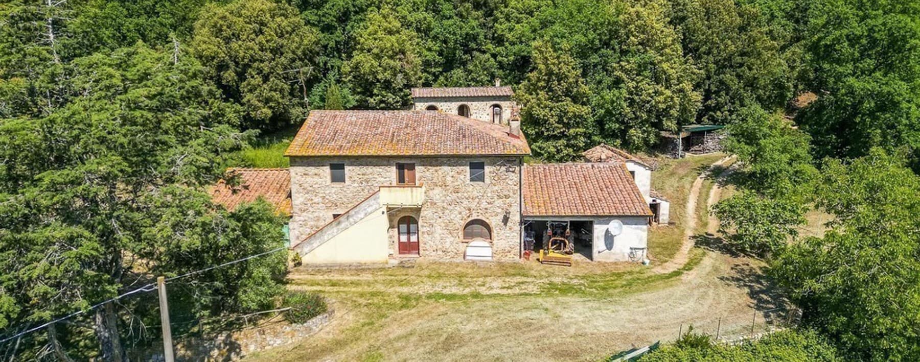 Casale panoramico tra le colline toscane di Pomarance