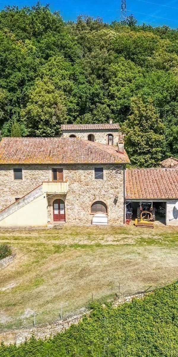 Casale panoramico tra le colline toscane di Pomarance
