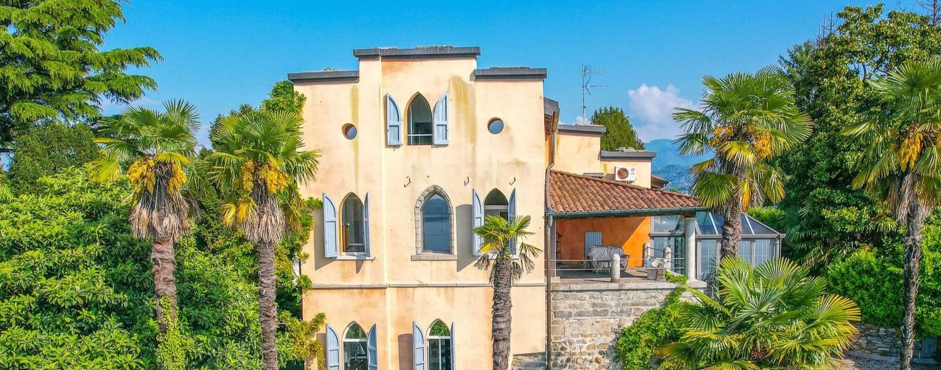 Villa storica sul Lago di Varese a Biandronno