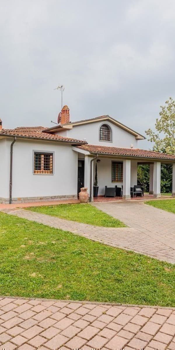 Villa ristrutturata con piscina a Terranuova Bracciolini
