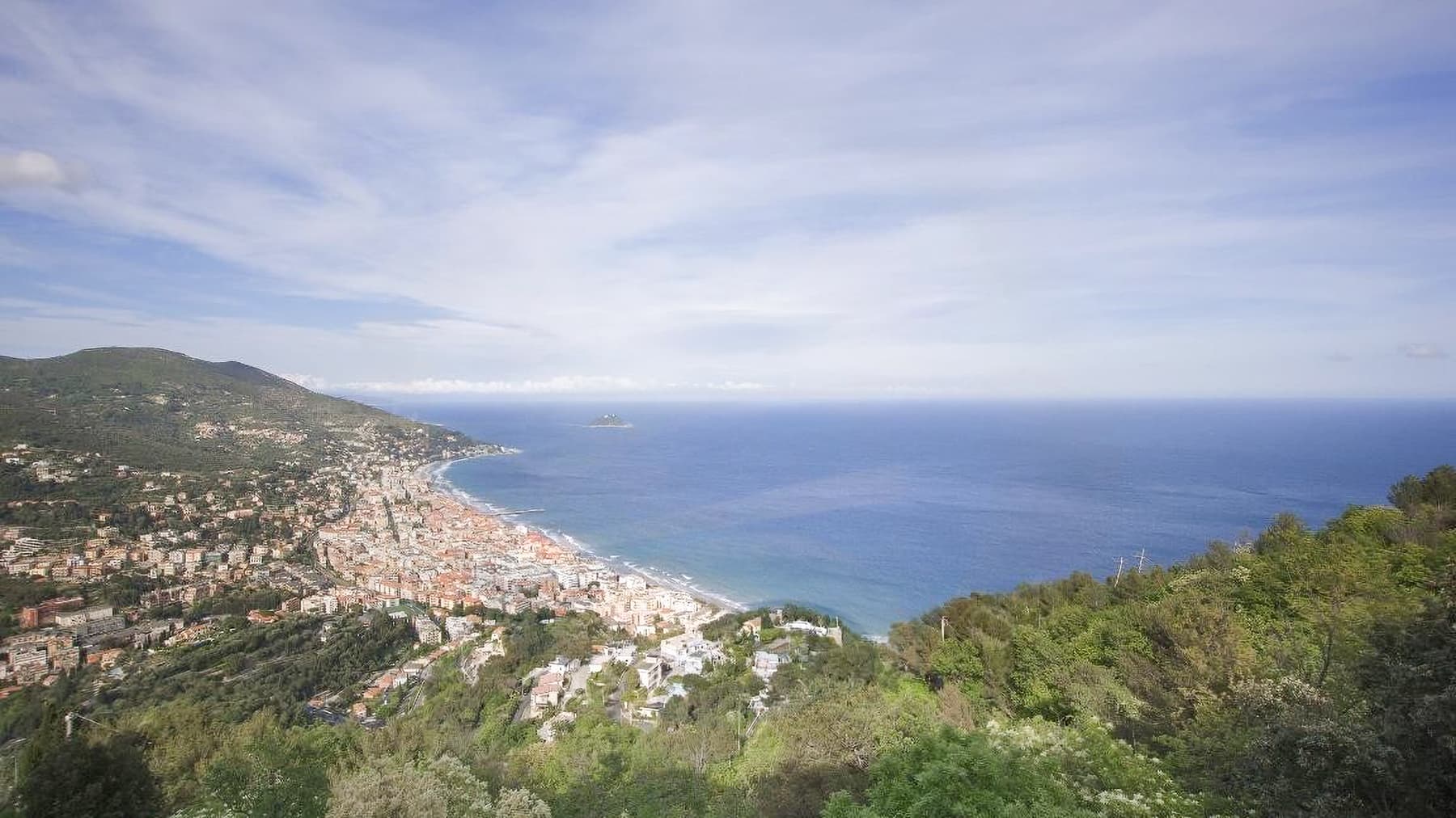 Casa semindipendente ad Alassio, 300 mq di eleganza