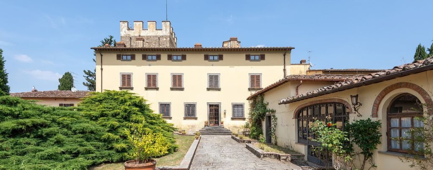 Villa d'epoca con giardino e piscina a Scandicci