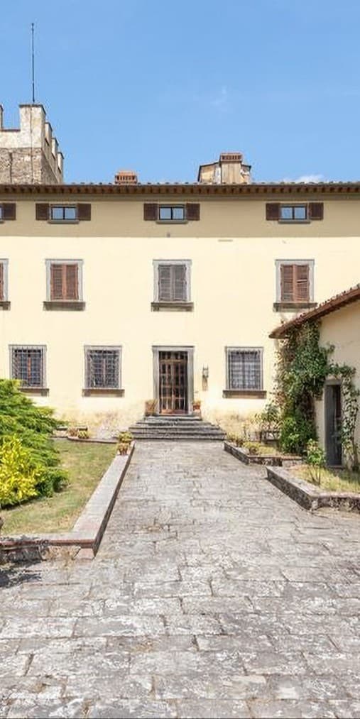 Villa d'epoca con giardino e piscina a Scandicci