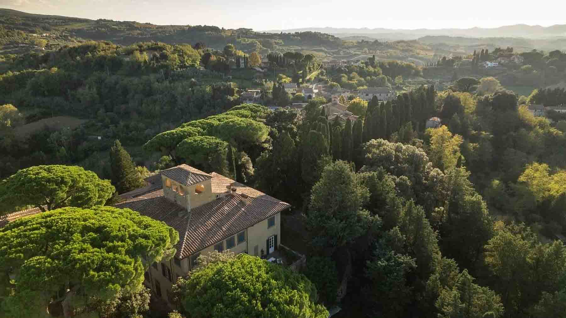 Elegant Villa in Lari's Tranquil Tuscan Hills