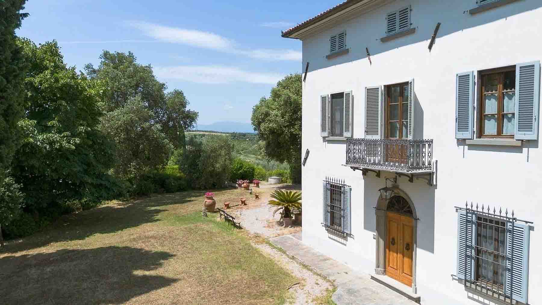 Elegant Villa with Pool in Vinci, Tuscany