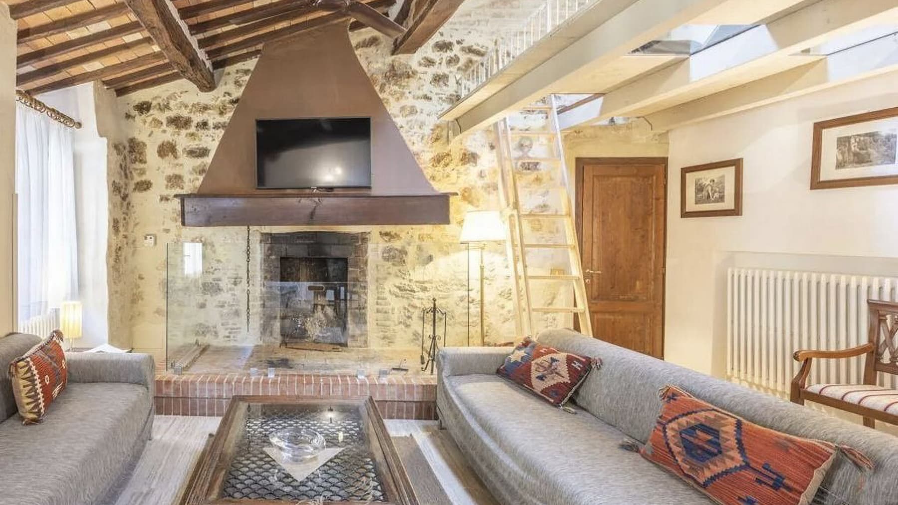 Villa ampia con giardino e piscina a San Gimignano