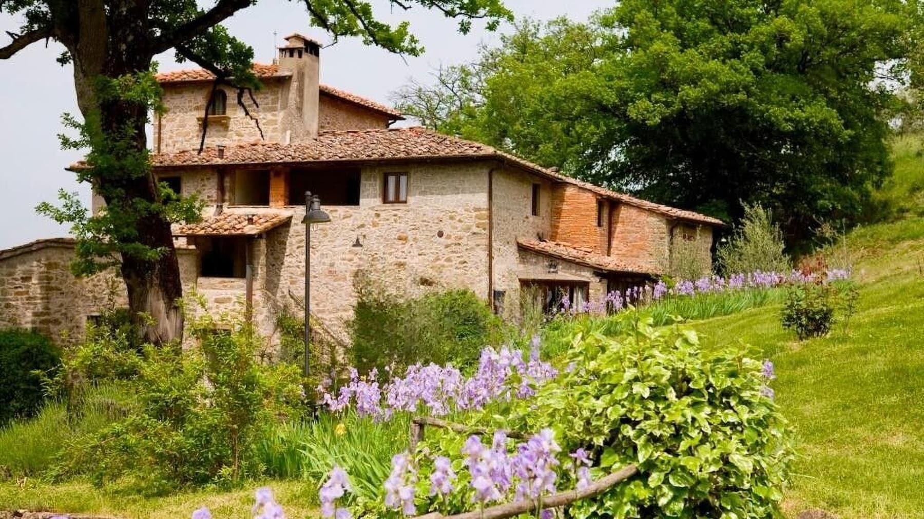 Villa spaziosa con giardino privato a Pelago, Toscana