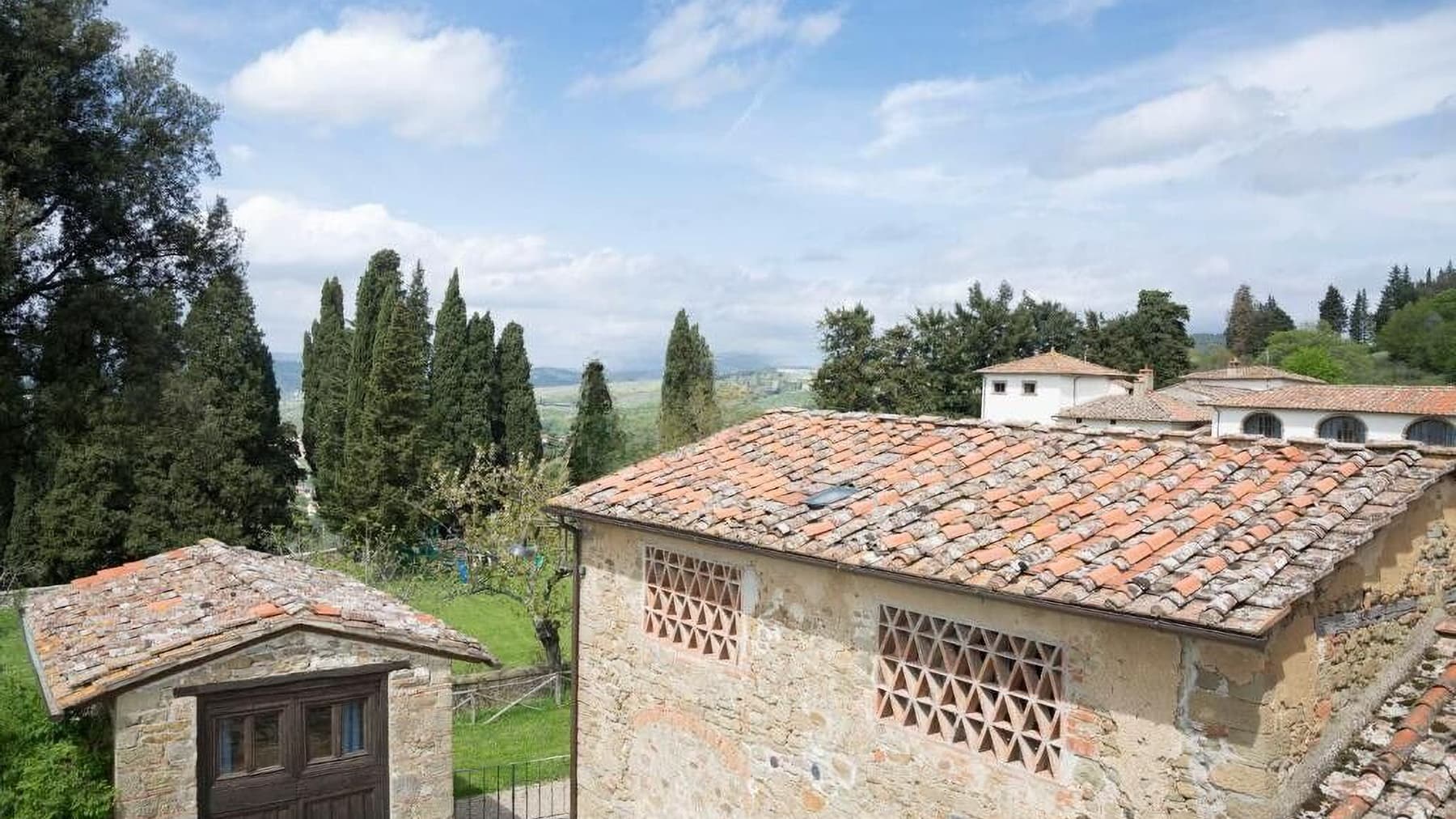 Villa spaziosa con giardino privato a Pelago, Toscana