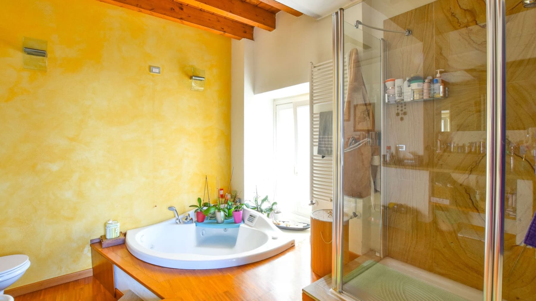 Villa storica con piscina e giardino privato a Varese