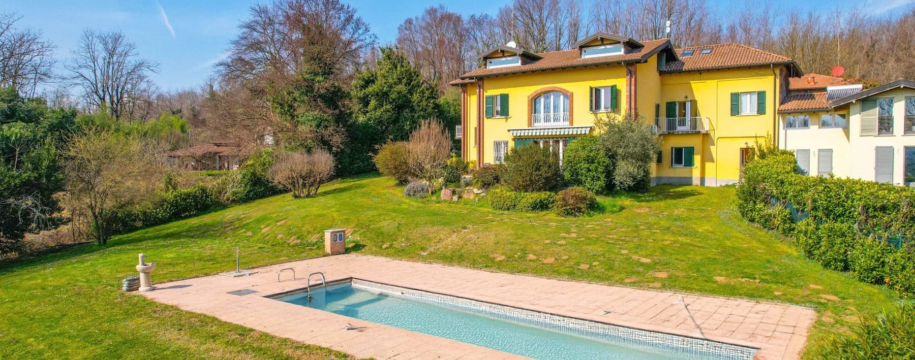 Villa storica con parco e piscina a Varese