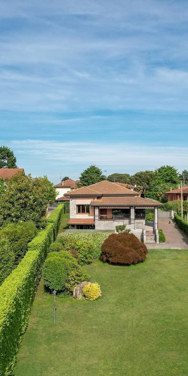 Tranquil Villa in Ispra, Lombardy - 350m² of Elegance