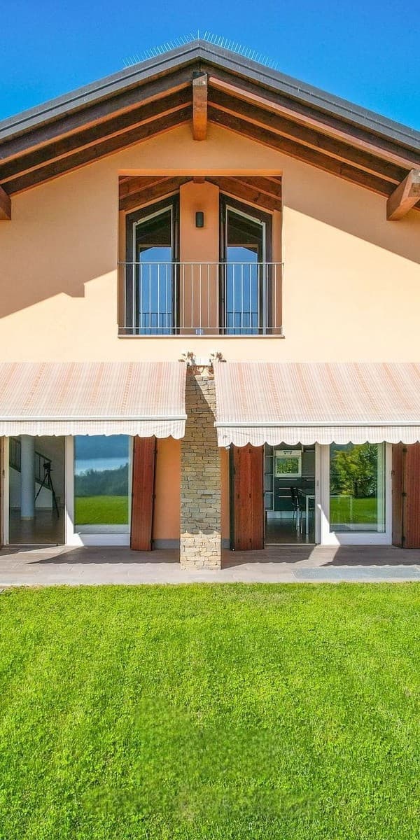 Casa semindipendente panoramica a Barasso, 335 mq