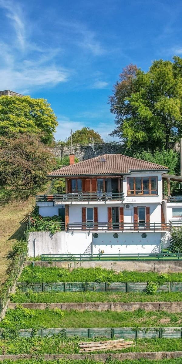 Villa panoramica a Lisanza, vista Lago Maggiore