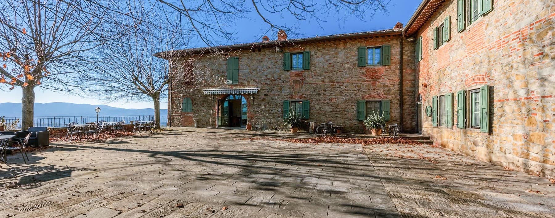 Casale storico a Reggello, Toscana con piscina ecologica