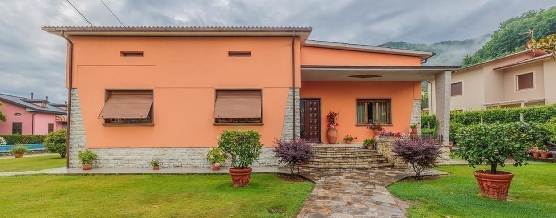 Villa elegante con piscina a Gallicano e giardino curato