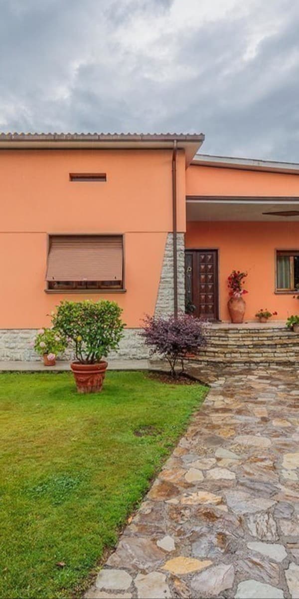 Villa elegante con piscina a Gallicano e giardino curato