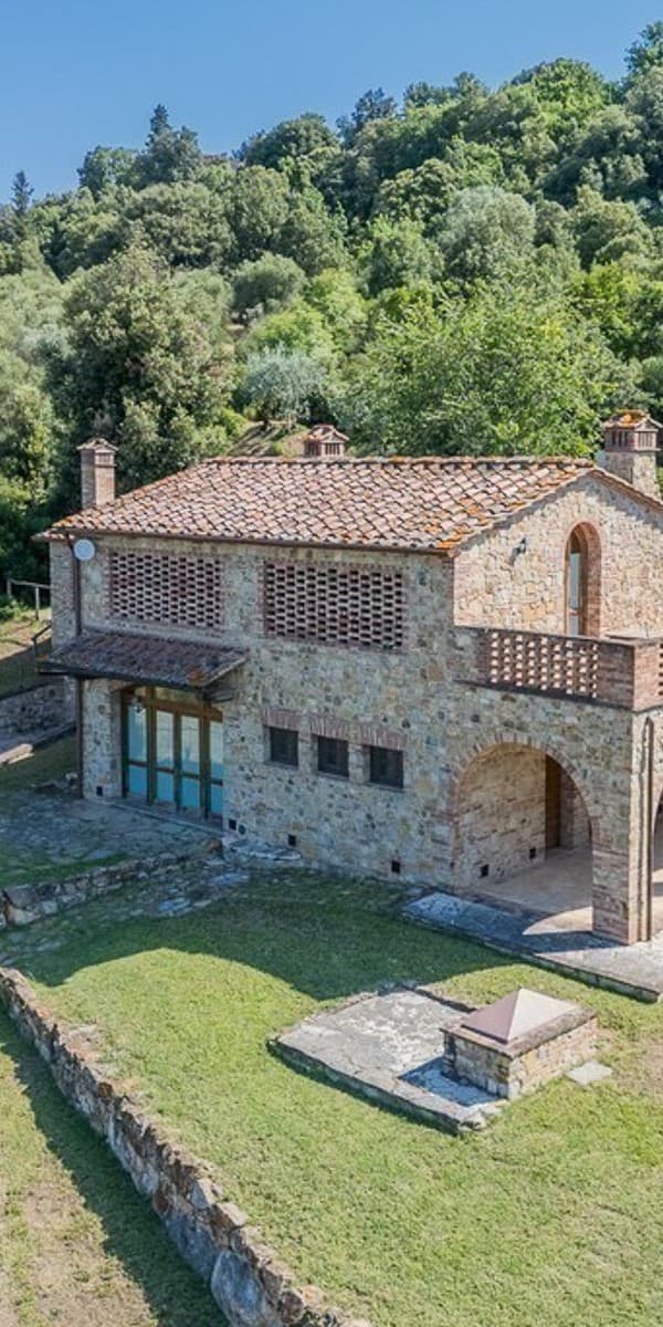 Casale panoramico nella splendida campagna toscana