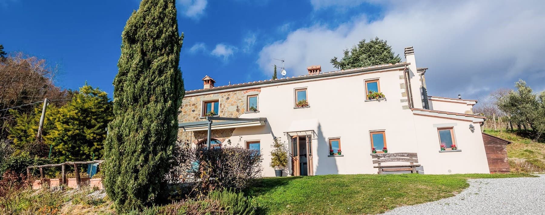 Casale con ristorante e vista in Toscana, Marliana