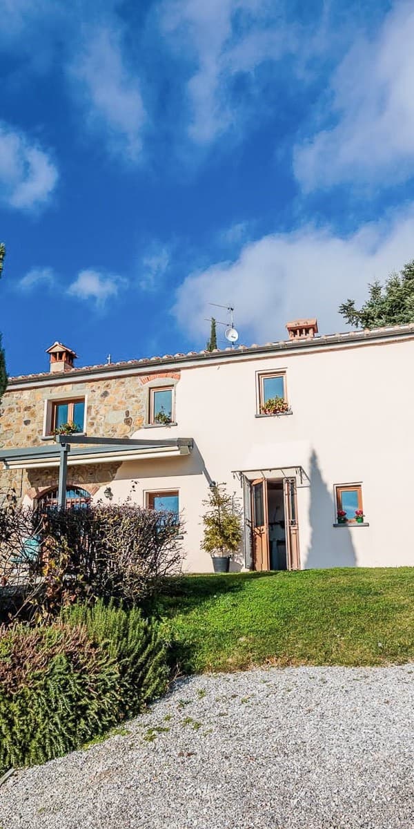 Casale con ristorante e vista in Toscana, Marliana