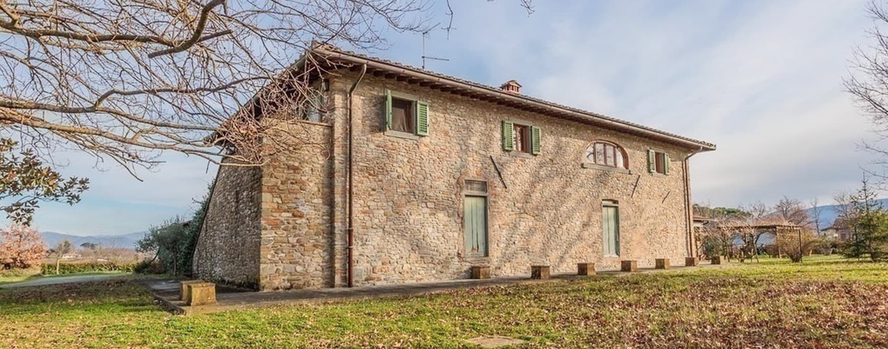 Casale con vista girasoli, Serrapetrona, Toscana
