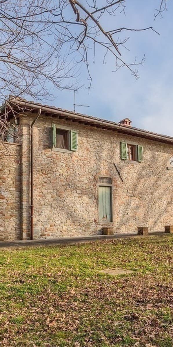 Casale con vista girasoli, Serrapetrona, Toscana