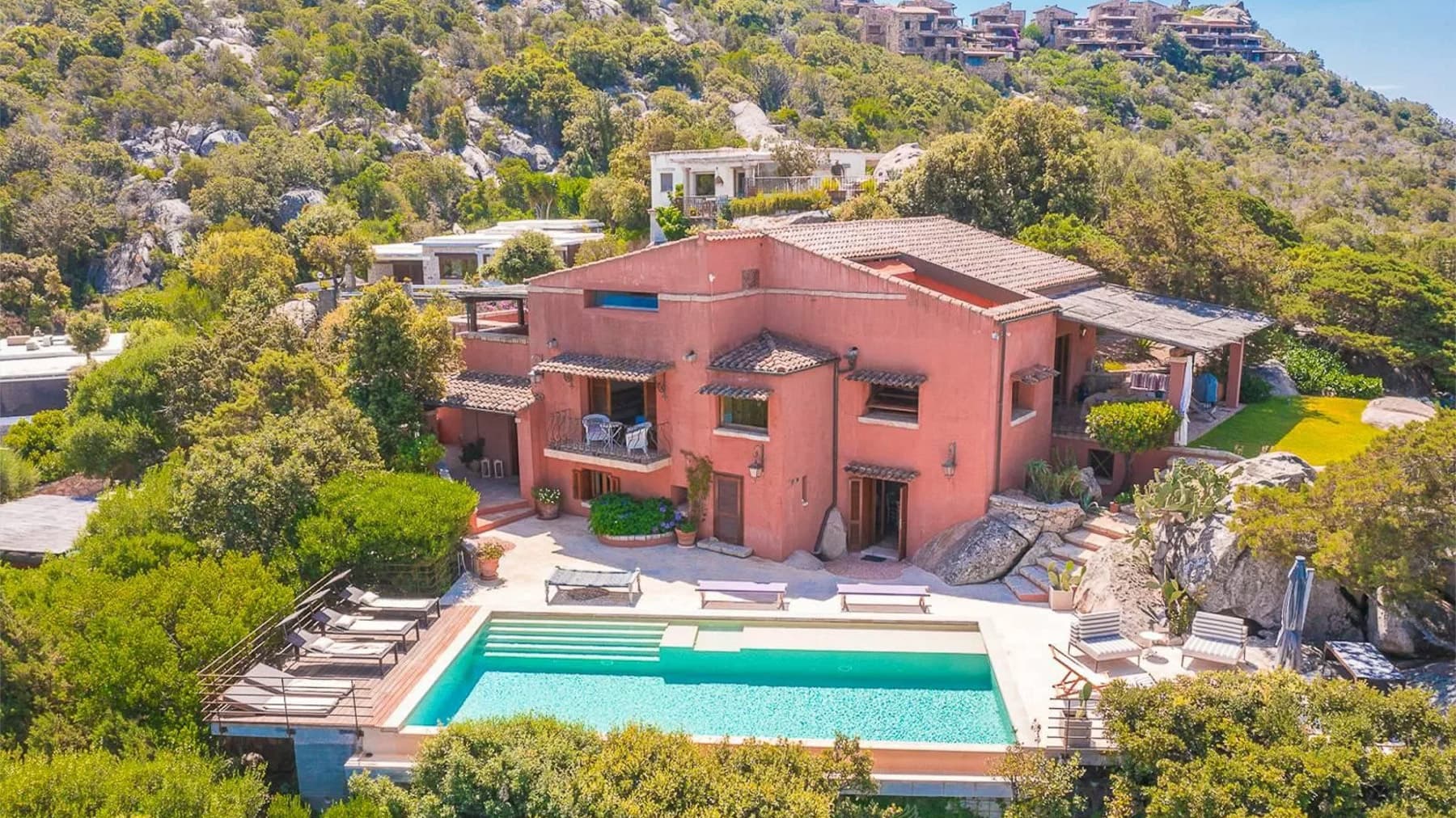 Villa con piscina e terrazzi a Porto Rotondo, Sardegna